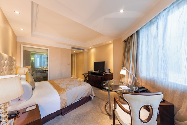 Stay in Wuhan Nearly railway station