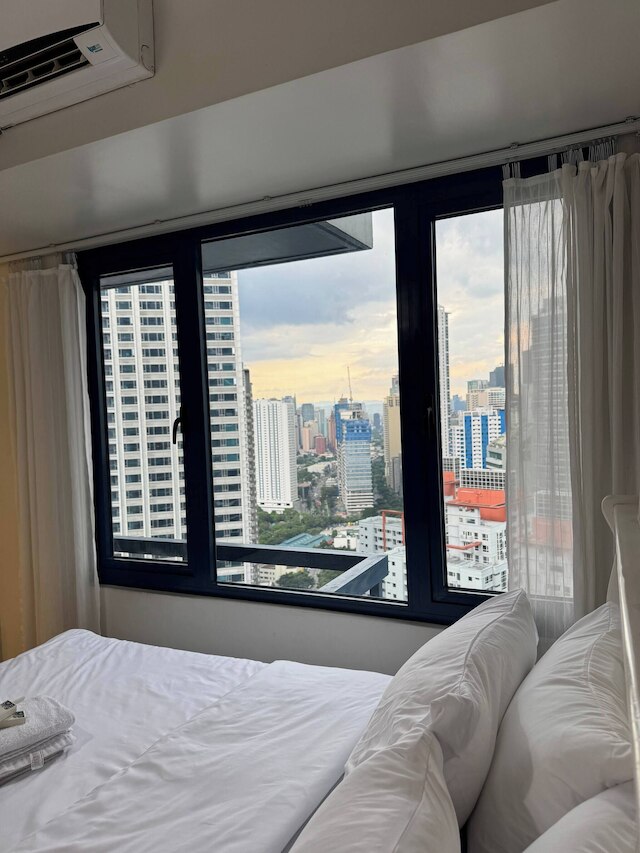 エンタイア プレイス イン セントラル マカティ