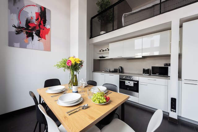 スタイリッシュ アパートメンツ ニア センター