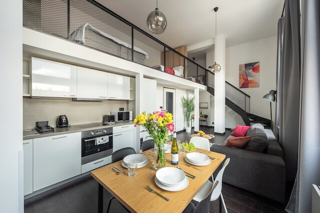 スタイリッシュ アパートメンツ ニア センター