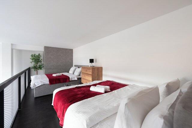 スタイリッシュ アパートメンツ ニア センター