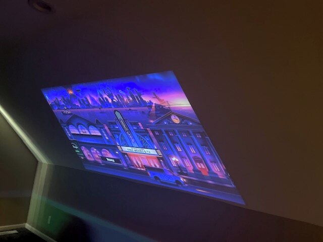 アンワインド. エンターテイン. エクスプロー. : ダウンタウン インディ