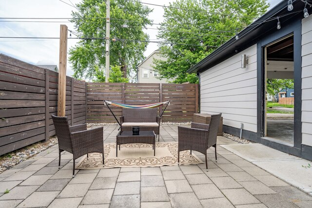 アンワインド. エンターテイン. エクスプロー. : ダウンタウン インディ