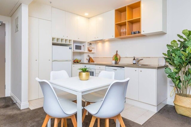 スタイリッシュ 1ベッドルーム ウィズ ラブリー ビューズ, プール+ジム ゾディアック ステイズ