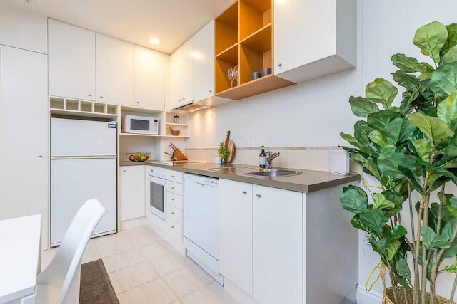 スタイリッシュ 1ベッドルーム ウィズ ラブリー ビューズ, プール+ジム ゾディアック ステイズ