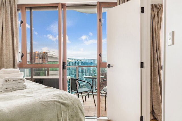 セントラル CBD アパート | バルコニー & スタイル | ゾディアック ステイズ