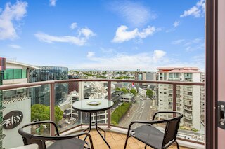 セントラル CBD アパート | バルコニー & スタイル | ゾディアック ステイズ