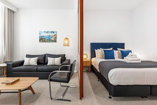 セントラル 1 ベッドルーム ウィズ プール、ジム + テニスコート ゾディアック ステイズ