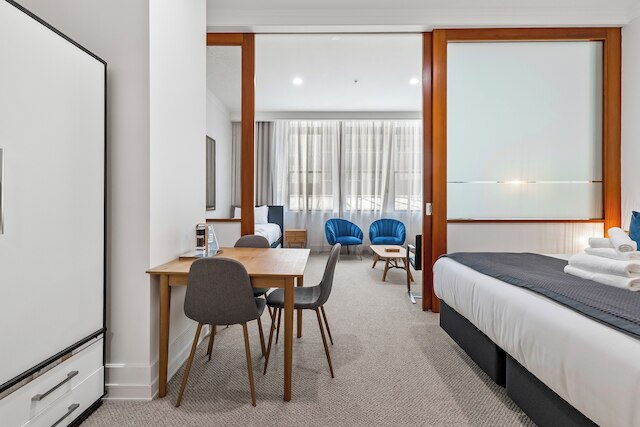 セントラル 1 ベッドルーム ウィズ プール、ジム + テニスコート ゾディアック ステイズ