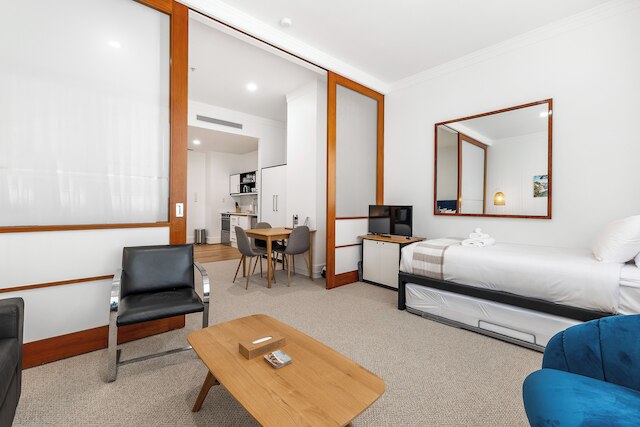 セントラル 1 ベッドルーム ウィズ プール、ジム + テニスコート ゾディアック ステイズ