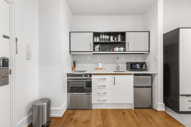 セントラル 1 ベッドルーム ウィズ プール、ジム + テニスコート ゾディアック ステイズ