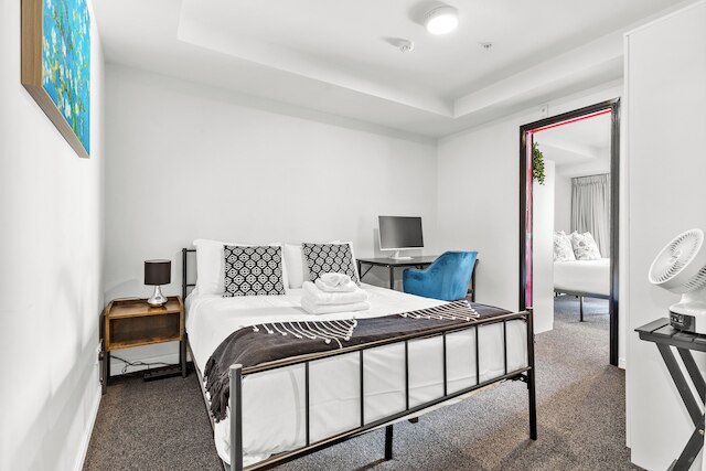 2 ベッドルーム アパートメント ウィズ パーキング イン プライム スポット ゾディアック ステイズ