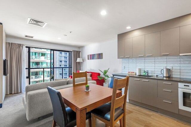 シティ ゲッタウェイ 1 ベッドルーム アパートメント ウィズ プール & ジム I ゾディアック ステイズ