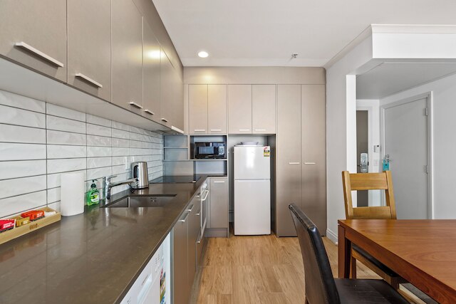 シティ ゲッタウェイ 1 ベッドルーム アパートメント ウィズ プール & ジム I ゾディアック ステイズ