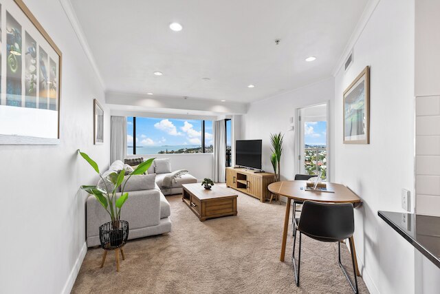 モダン 1 ベッドルーム ウィズ プール / ジム ステップス トゥ ビーチ: ゾディアック ステイズ