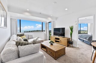 モダン 1 ベッドルーム ウィズ プール / ジム ステップス トゥ ビーチ: ゾディアック ステイズ