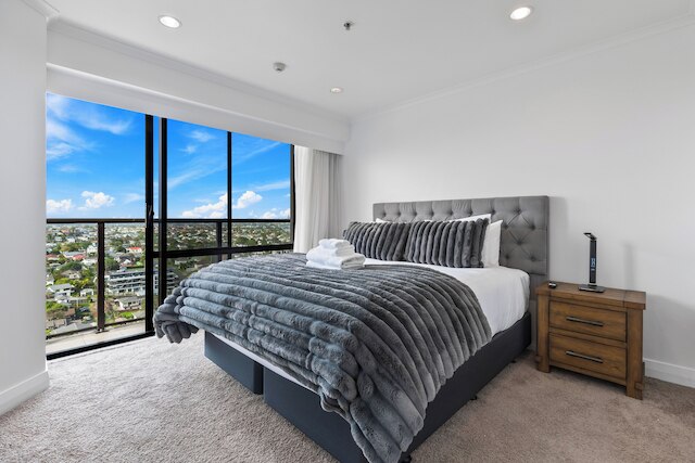 モダン 1 ベッドルーム ウィズ プール / ジム ステップス トゥ ビーチ: ゾディアック ステイズ