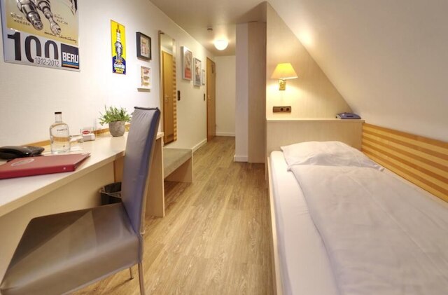 ラインハーツ ガルニ オートモビリア ホテル