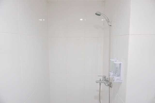 グッド チョイス スタジオ アパートメント タマンサリ マホガニー カラワン