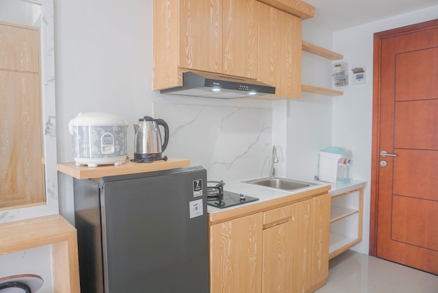 グッド チョイス スタジオ アパートメント タマンサリ マホガニー カラワン