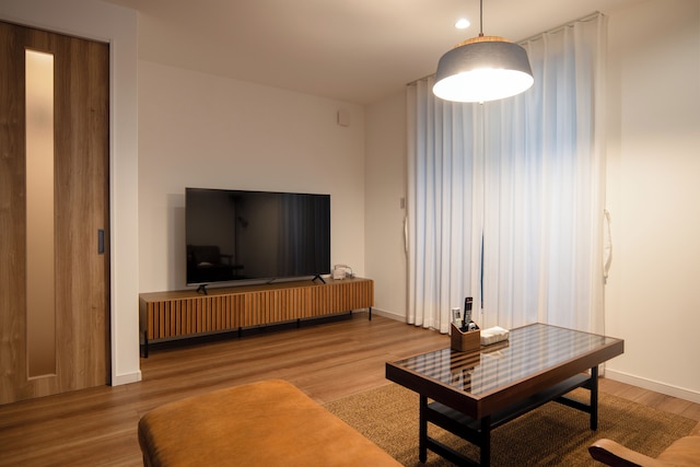 岸里玉出 Maison Le Jaune 玉子