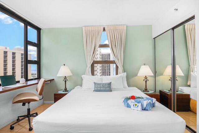 ワイキキ バニアン コンド ウィズ キングベッド & パーキング, ニア ビーチ