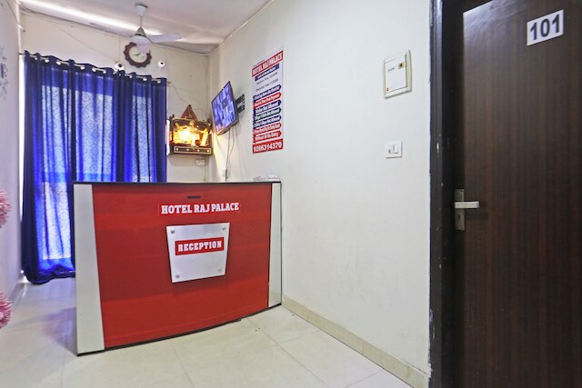 ホテル ラージ パレス