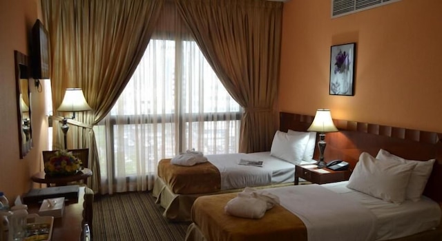 ダンセンター トップ スター ヘリテージ ビレッジ