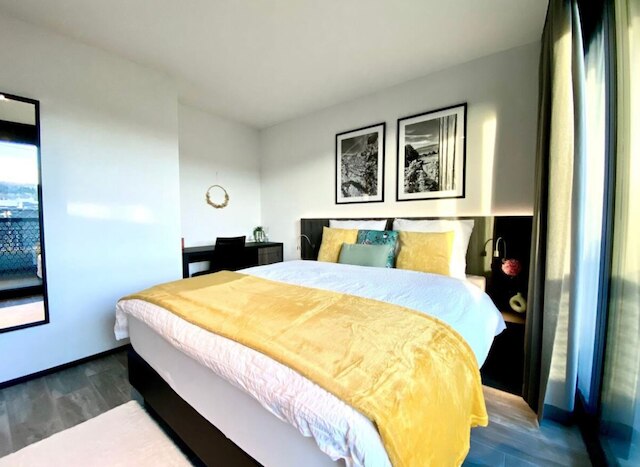 ラグジュアリー プロパティ レンテッド アット デューベンドルフ