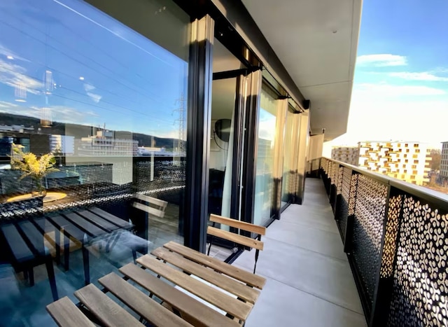 ラグジュアリー プロパティ レンテッド アット デューベンドルフ