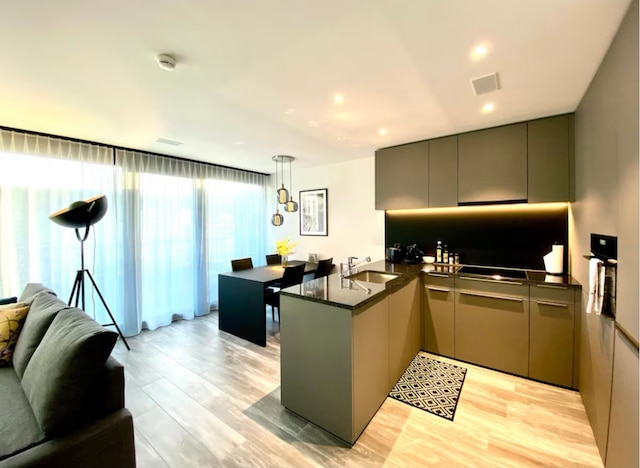 ラグジュアリー プロパティ レンテッド アット デューベンドルフ