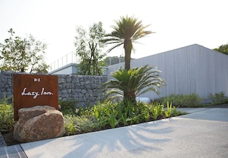 Lazy Inn.