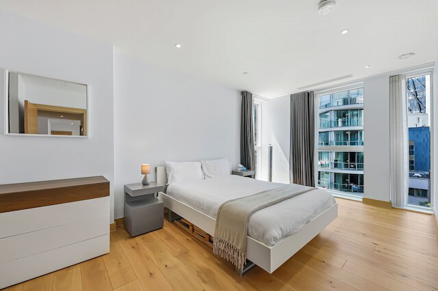 パディントン エクス ラックス フラッツ