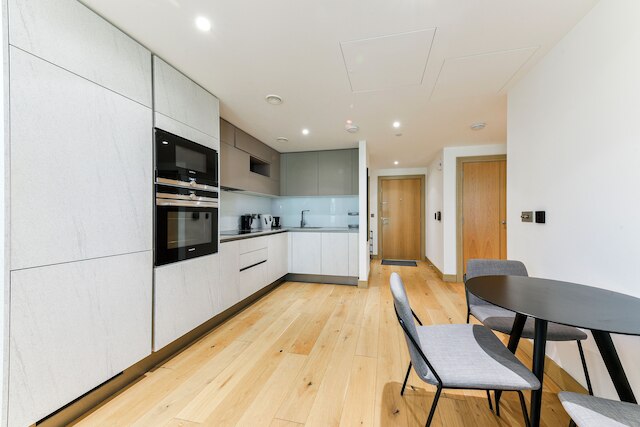 パディントン エクス ラックス フラッツ