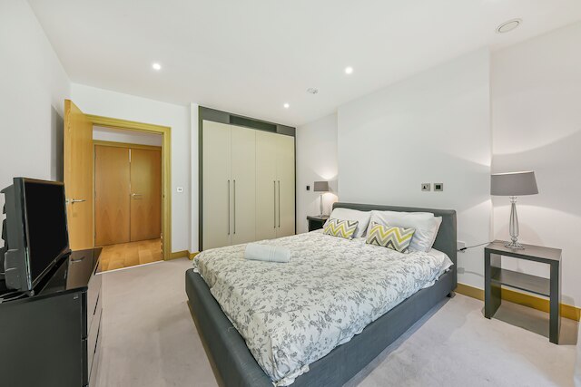 パディントン エクス ラックス フラッツ