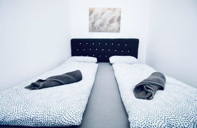 コージー 3 ベッドルーム アパートメント ニア アウガルテン パーク