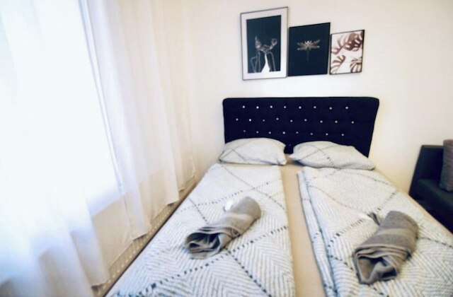 コージー 3 ベッドルーム アパートメント ニア アウガルテン パーク