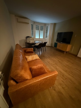 ルーム トゥデイ マドリード ガブリエル ウセラ