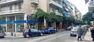 セラニーズ シック アパート イン ザ ハート オブ アテネ