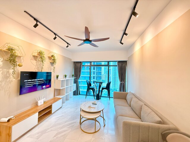 イートン レジデンス by クリスタル