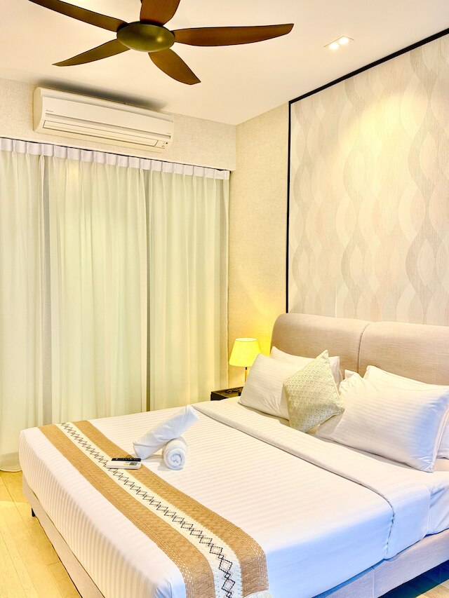 イートン レジデンス by クリスタル