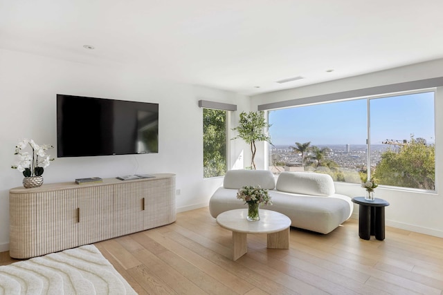 ラグジュアリー ハリウッド ヒルズ ホーム ウィズ プール、アウトドア ダイニング & アイコニック ビューズ スカイライン シャレー