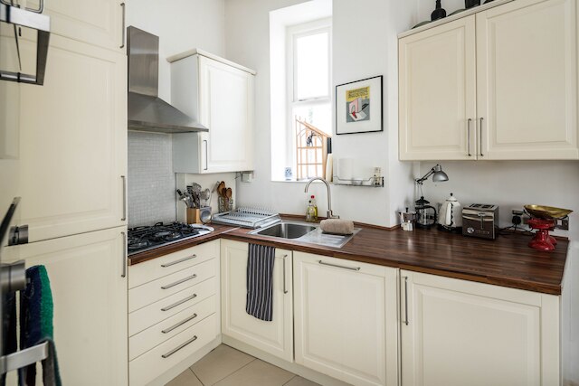 スリーク シンプル & ピースフル 1ベッドルーム フラット ケンジントン