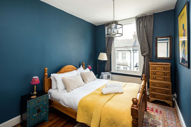 エレガント アンド ピースフル 2 ベッド アパートメント - バロンズ コート / ロンドン