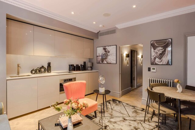 ザ シークレット チェンバー - コベント ガーデン by フランキー セイズ