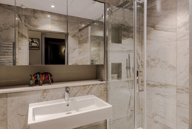 ザ シークレット チェンバー - コベント ガーデン by フランキー セイズ