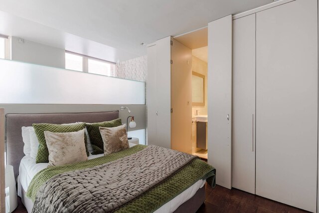 モダン タイムズ - コベント ガーデン by フランキー セイズ