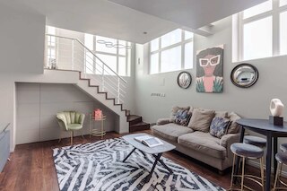 モダン タイムズ - コベント ガーデン by フランキー セイズ