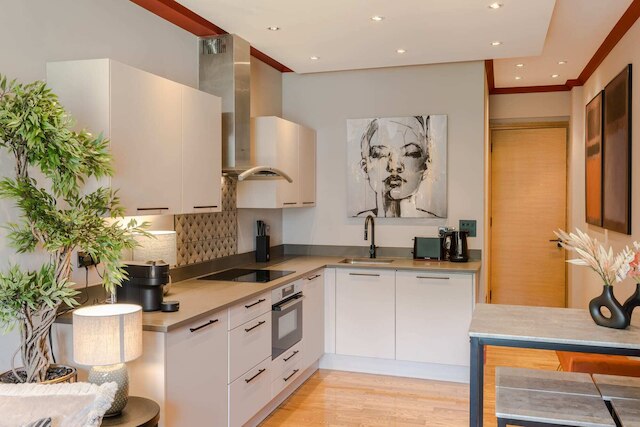 ザ オナラブル - ブルームズベリー スクエア バイ フランキー セイズ