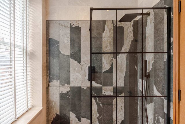 ザ オナラブル - ブルームズベリー スクエア バイ フランキー セイズ